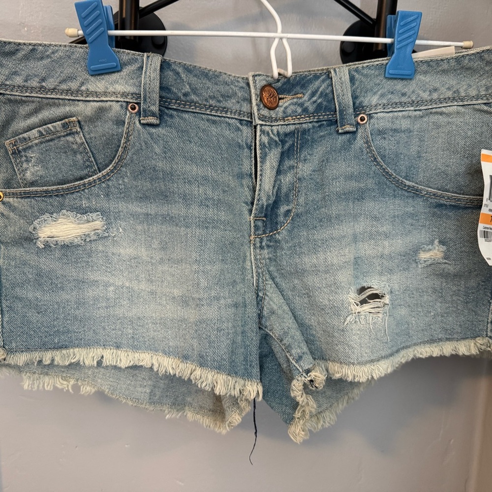 American Rag NWT-Denim Distressed Women's Shorts -Size 7